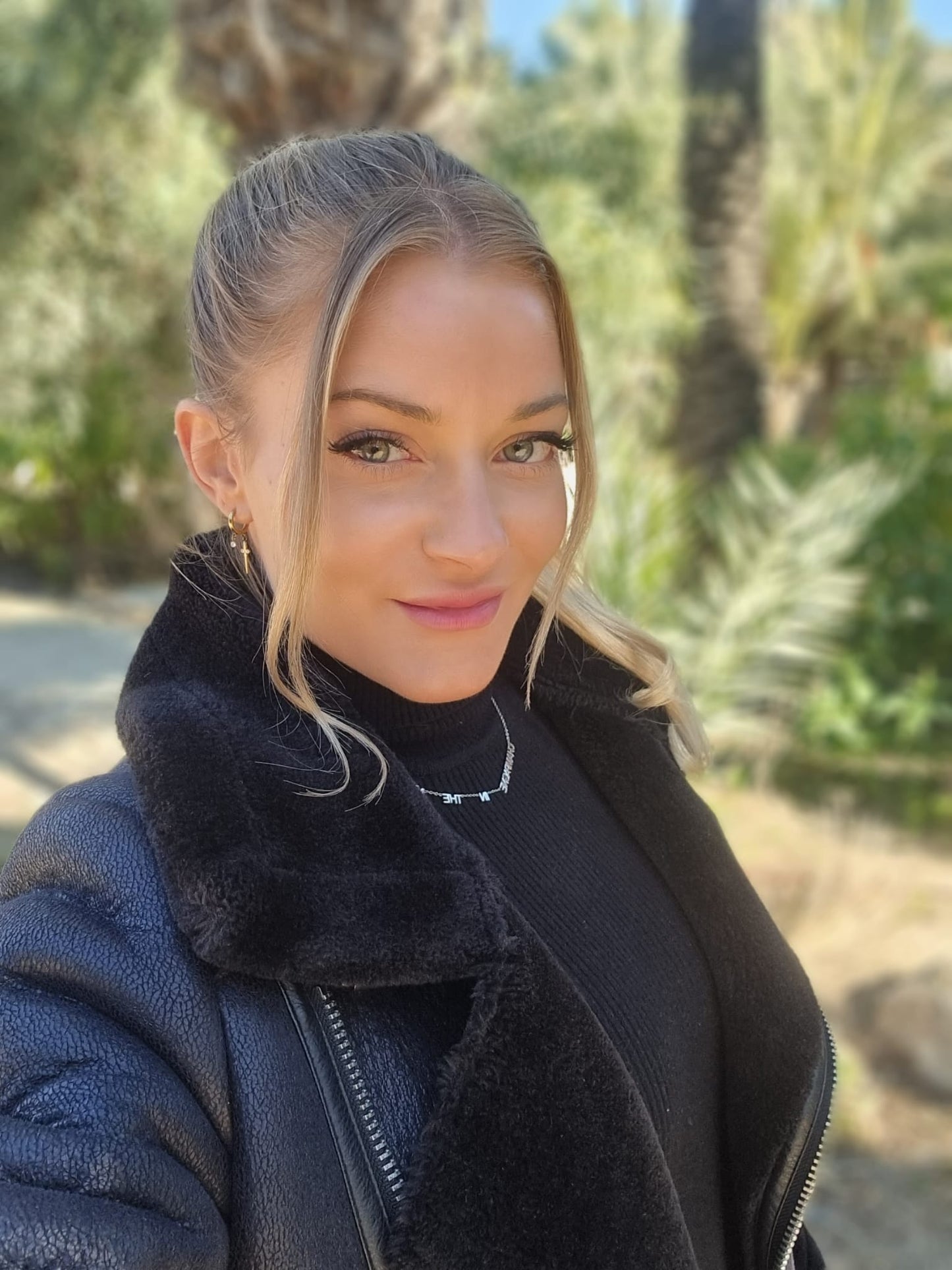 Marie Bombshell Ballade au bord du lac